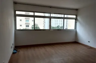 Excelente opção de apto com 03 dormitorios em moema passaros- 500metros da  estação moema do metro.