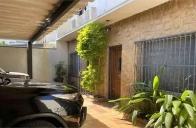 Casa  com 300m², 4 dormitórios e 4 vagas no brooklin.