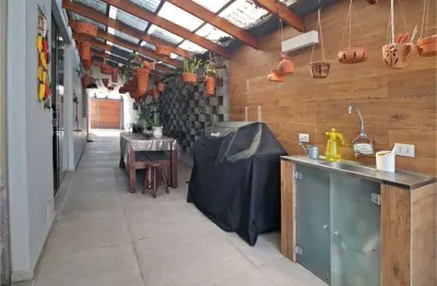 Casa em moema, 4vagas, 3 dorm, closet, área gourmet, quintal, salão de festas, adega