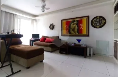 Lindo duplex a venda, mobiliado, área nobre, andar alto, amplo hall, janelas grandes, 2 terraços e 2 salas!