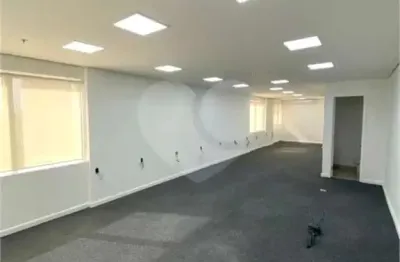 Conjunto comercial para venda e locação no itaim bibi de 220m² com 3 vagas e 5 banheiros.