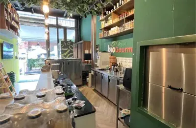 Loja nos jardins em frente ao santa luzia com 170m² de terreno e 260m² construídos