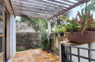 Casa a venda no brooklin com 310 m2 de área útil. piscina, sauna e churrasqueira!
