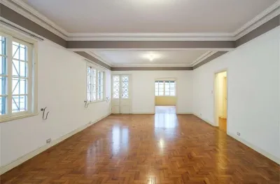 Apartamento com ambientes amplos, no melhor de higienópolis!