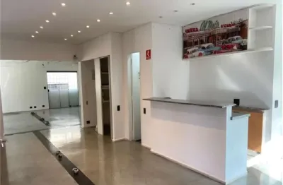 Prédio inteiro comercial à venda de 250 m² na vila madalena com 6 salas e 8 vagas.