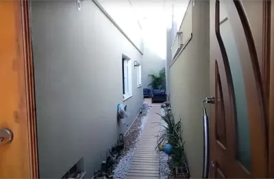 Excelente casa de 4 dormitórios com edícula na região da saúde.