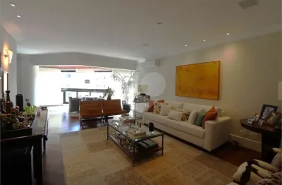 Moema (pássaros) - terraço com churrasqueira - três vagas na garagem.