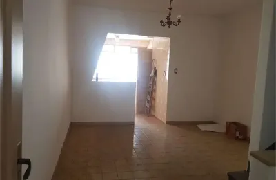 Sobrado de 3 andares com 3 dormitorios boa localizaçao