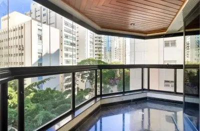 Apartamento de 03 dormitórios em higienópolis, com varanda. amplo e ensolarado.