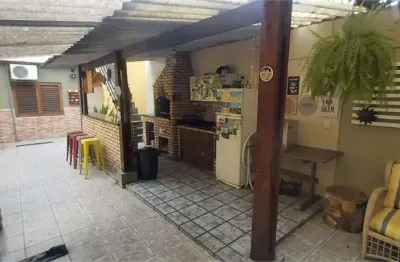 Casa à venda de 190 m² na vila mariana de 3 quartos sendo 2 suites e 2 vagas.