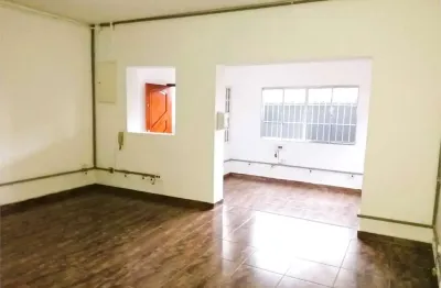 Sobrado comercial . 800 mts do metrô pça da árvore . 05 salas . 01 vaga . 224 m2