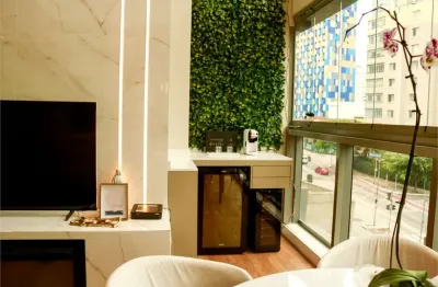 Apartamento duplex a venda ao lado do metrô oscar freire, mobiliado e com decoração contemporânea na rua mais charmosa da cidade. lindo!!