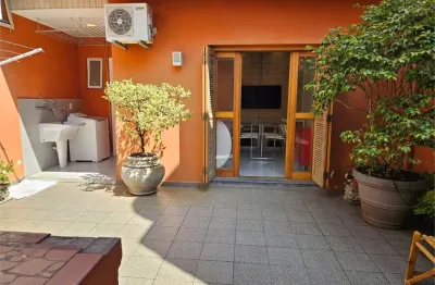 Casa em vila muito charmosa no itaim com 2 dormitórios e área externa edicula reformada