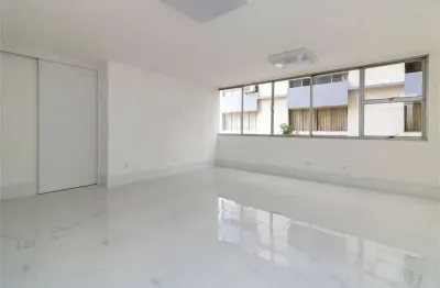 Apartamento 120m² com 4 dormitórios, sendo 2 suítes, 2 vagas, recém reformado