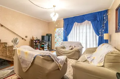 Casa de 238m² na aclimação, com sala ampla, quintal, 3 dorms e 2 vagas. localização próxima ao metrô