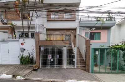 Casa de 238m² na aclimação, com sala ampla, quintal, 3 dorms e 2 vagas. localização próxima ao metrô