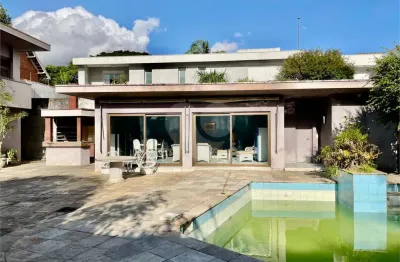 Brooklin paulista na melhor rua, casa alto padrão, terreno 1.000m², com total segurança.