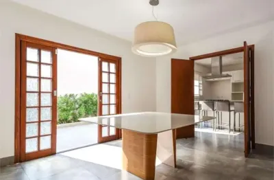 Casa em rua fechada, como uma vila, um oásis em pleno bairro de perdizes!!!