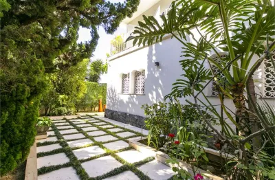 Casa de 334m² na chácara flora com 5 salas, 4 dorms, 4 vagas e um espaçoso quintal