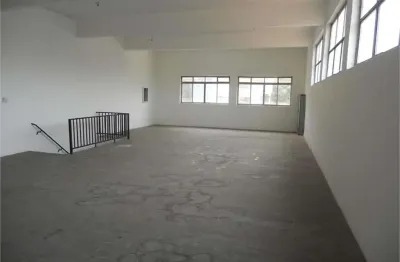 Sobrado para uso comercial, na região da saúde, alugado, rendendo!