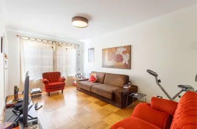 Sobrado 320m2, 3 dormitórios, 1 suíte com closet, quintal, 3 vagas, na aclimação.