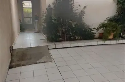 Casa com 3 quartos para alugar na Rua Professora Heloísa Carneiro, --, Jardim Aeroporto, São Paulo