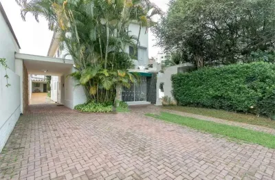 Sobrado com 500m² de terreno em rua tranquila no brooklin