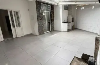 Casa térrea com 131m² no brooklin, com sala ampla, 3 dorms, 1 suíte e 2 vagas