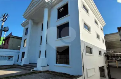 Imóvel comercial com fachada imponente, em localização privilegiada!