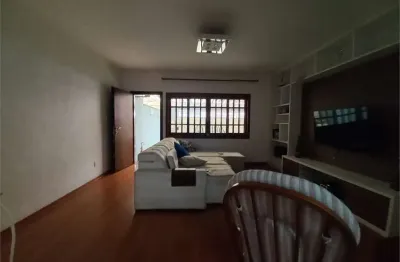 Lindo sobrado na saude  450mts do metro saude  03 dormitorios e 06 vagas
