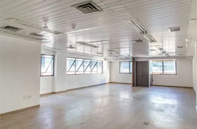 Sala comercial à venda: localização premium, 2 banheiros, 3 vagas