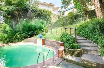 Charmosa casa no pacaembú com 4 quartos, vista e muito quintal