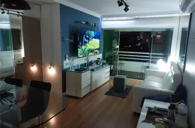 Apartamento a venda ao lado do shopping ibirapuera com 3 vagas de garagem, reformado e com o sol da manhã,. único na região!