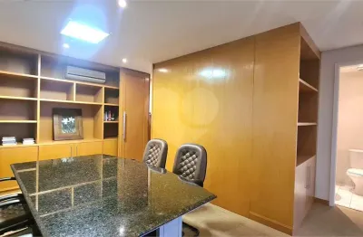 Sala comercial com 95m² com varandas, 2 banheiros e 2 vagas em frente ao metrô paraíso