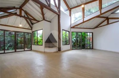 Pacaembu / majestoso sobrado reformado / 480 m² ac / 4 suítes / 6 vagas / piscina