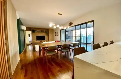 Apartamento à venda na aclimação com 3 suítes, 2 vagas, lazer!