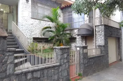 Casa ampla à venda em ótimas condições a 380 metros do metrô praça da arvore. única na região!