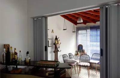 Casa ampla à venda em ótimas condições a 380 metros do metrô praça da arvore. única na região!