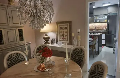 Apartamento à venda em pinheiros, reformado com 2 vagas, próximo ao metrô.