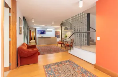 Casa espetacular com 530m² de área úti, 638m² de terreno e 12 vagas de garagem!