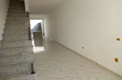 Sobrado novo com 03 quartos, 01 suíte, sala ampla em conceito aberto, espaço gourmet, 02 vagas