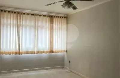 Lindo, bucólico  e simpático prédio de quatro andares na vila mariana