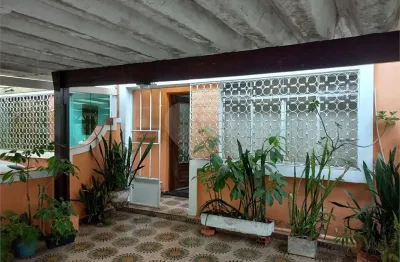 Sobrado com 03 quartos , 02 salas, 02 vagas paralelas - 750mts metrô alto do ipiranga