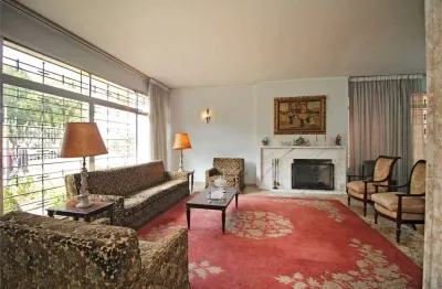Casa no jardim luzitânia com 4 dormitórios e 4 vagas de frente para praça