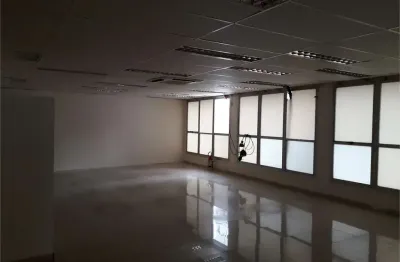 Salas comerciais, em excelente condomínio, com laje de 704 m²