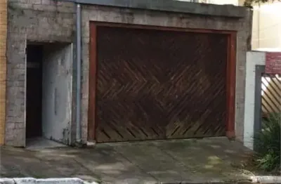 Ótimo sobrado com 3 dormitórios, 2 banheiros, 2 vagas, 3 salas e dependência de empregada.