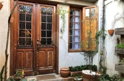 Lindo sobra na chácara sto antônio, todo reformado! 3 dormitórios, 1 suíte.