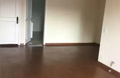 Apartamento com 3 quartos, seno 01 suíte, próximo estação do metrô.- preço de ocasiao