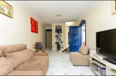 Sobrado bem licalizado com 128m²  2 quartos e 2 vagas