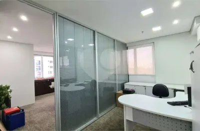 Sala comercial de 438,77m,², 9 banheiros, 12 vagas em moema, próxima ao metrô.